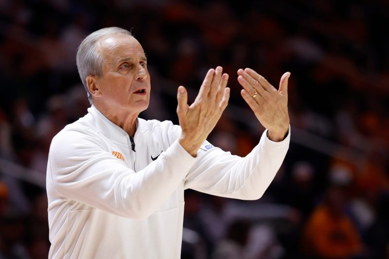 Rick Barnes jokes Tennessee players betting on games after Auburn win